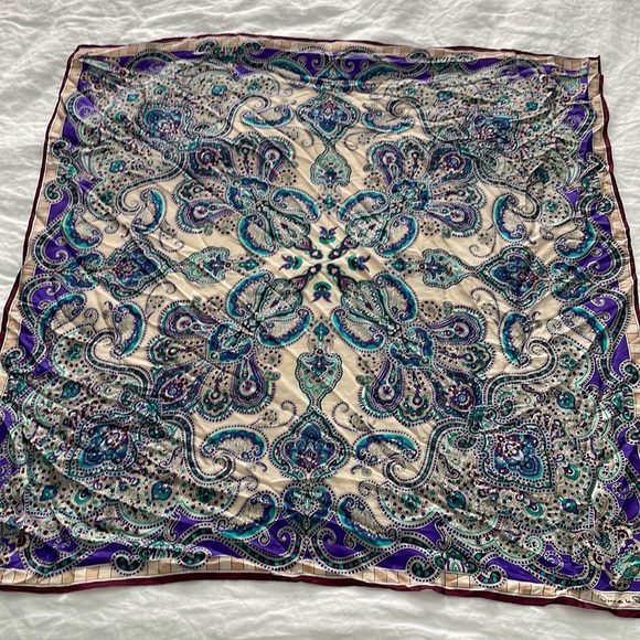 Oscar de la Renta 100% Silk Scarf Purple Paisley- 30" x 30" Made in Japan - Picture 10 of 10